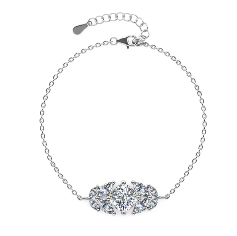 Leaf motif bracelet