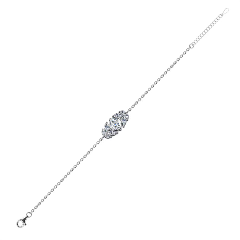 Leaf motif bracelet