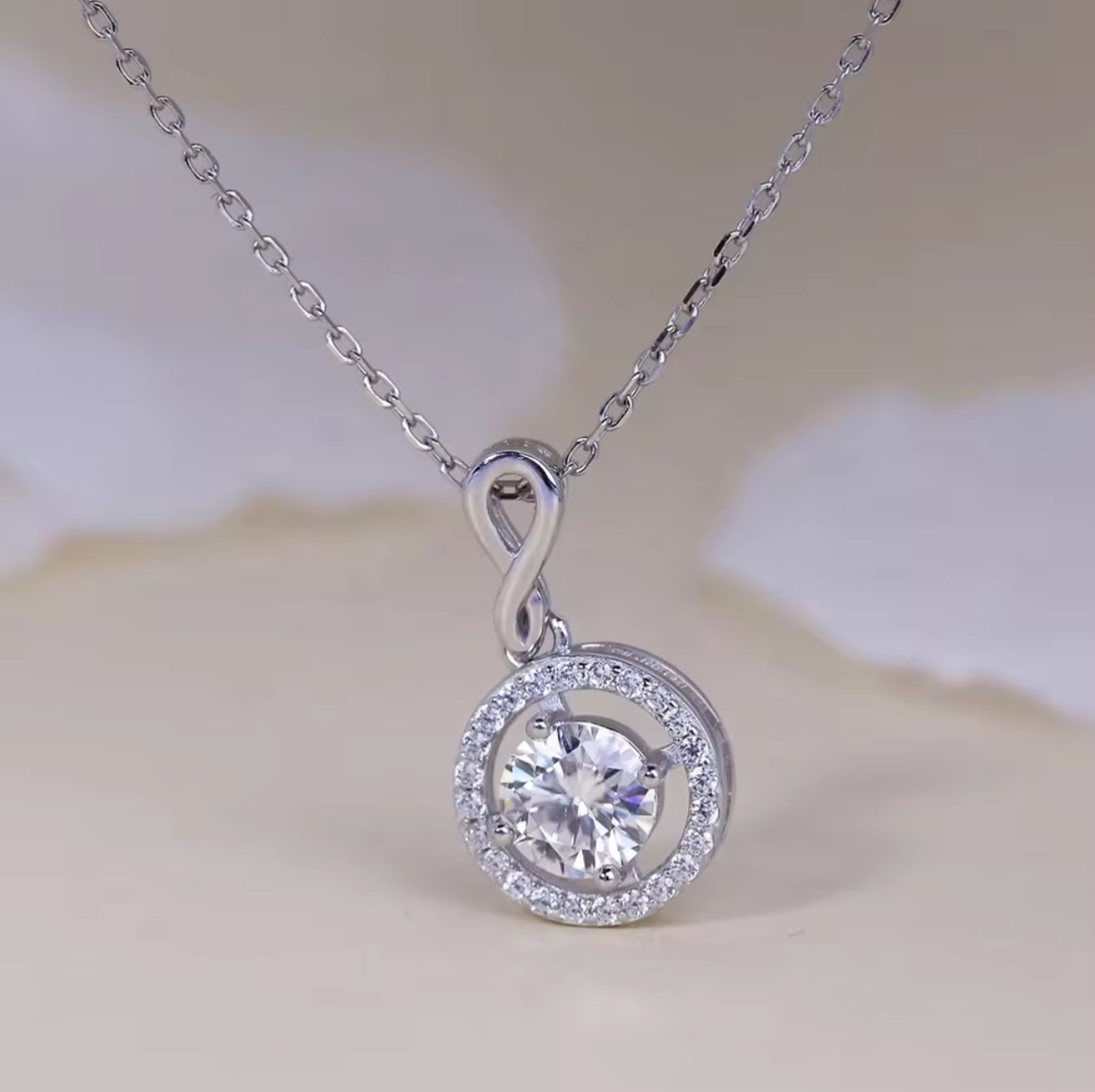 Infinity round motif necklace