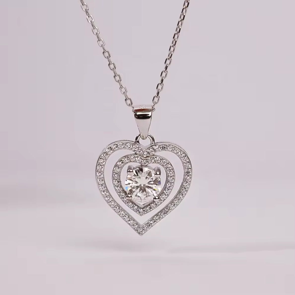 Heart motif necklace