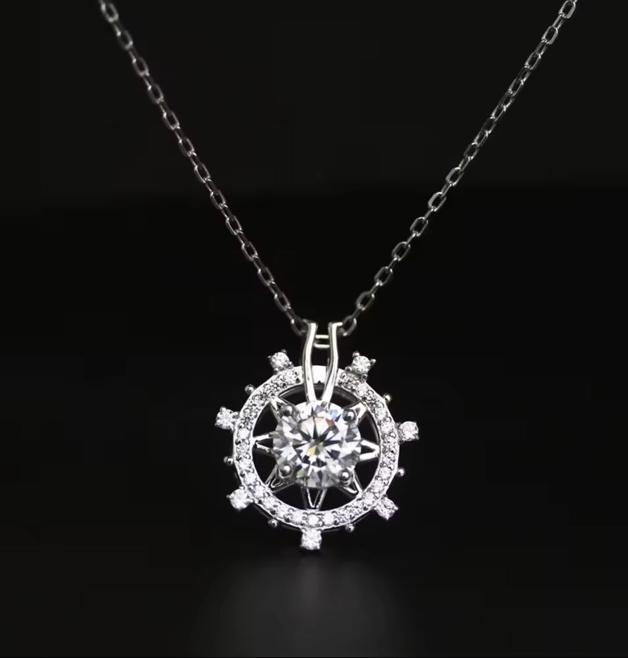 Compass motif necklace