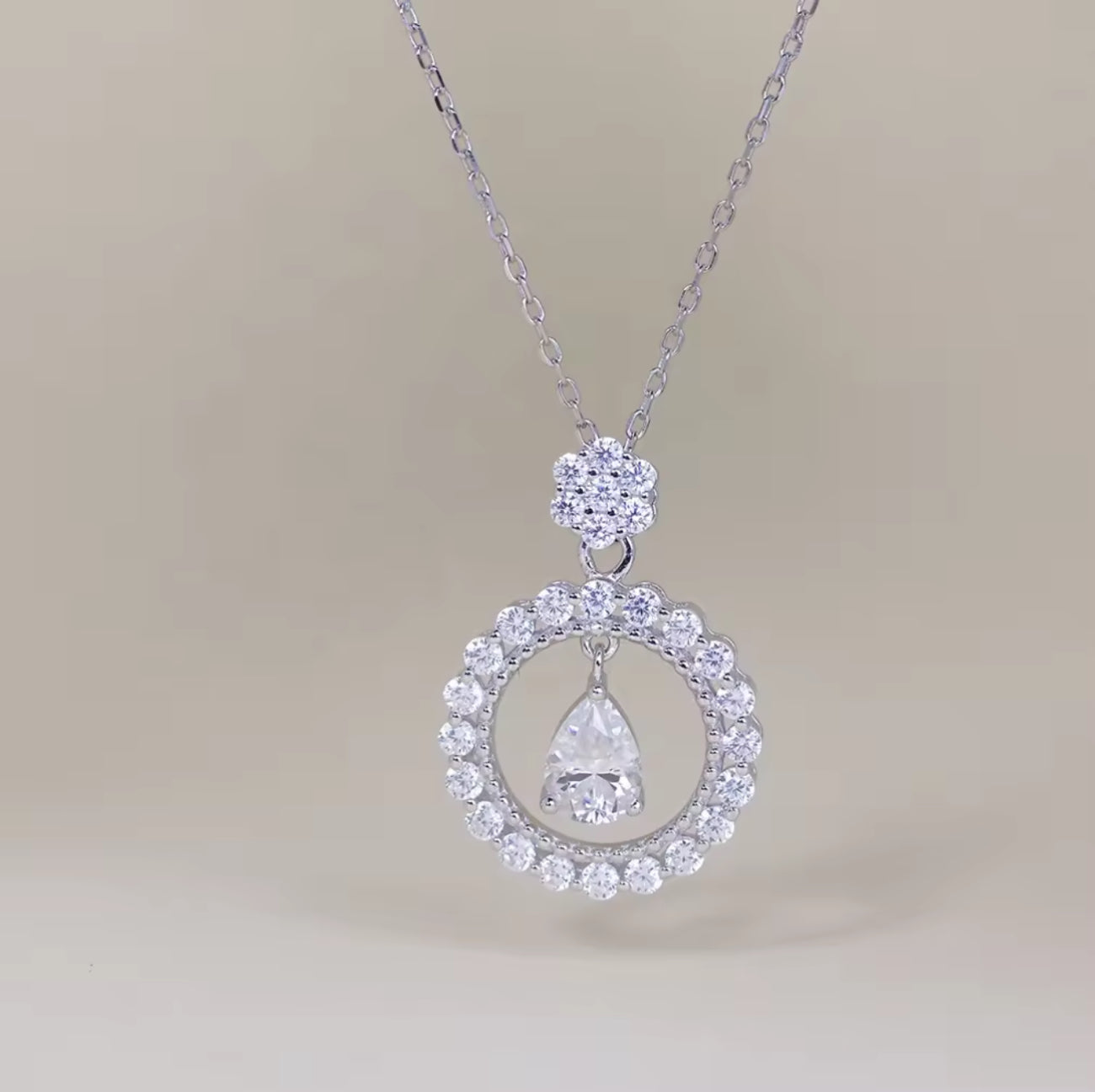 Round motif luxury necklace