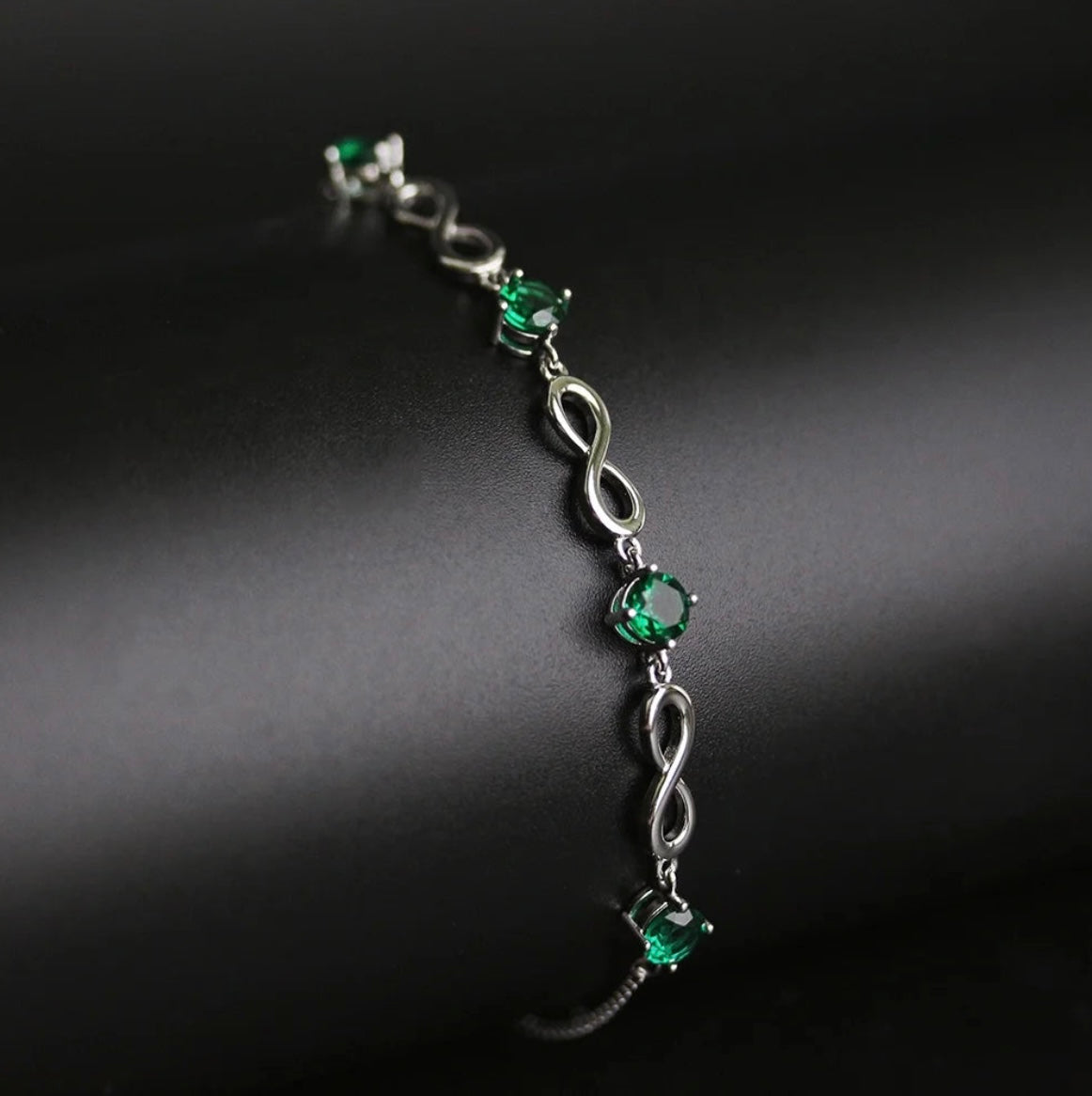 Emerald infinity motif bracelet