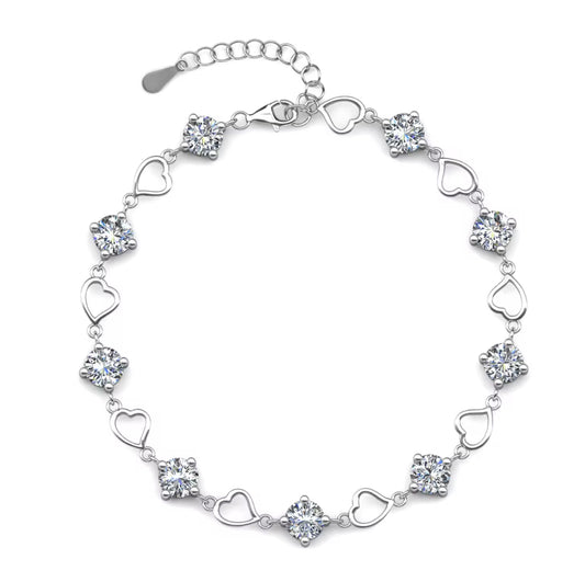 Heart motif bracelet in a variety of colors